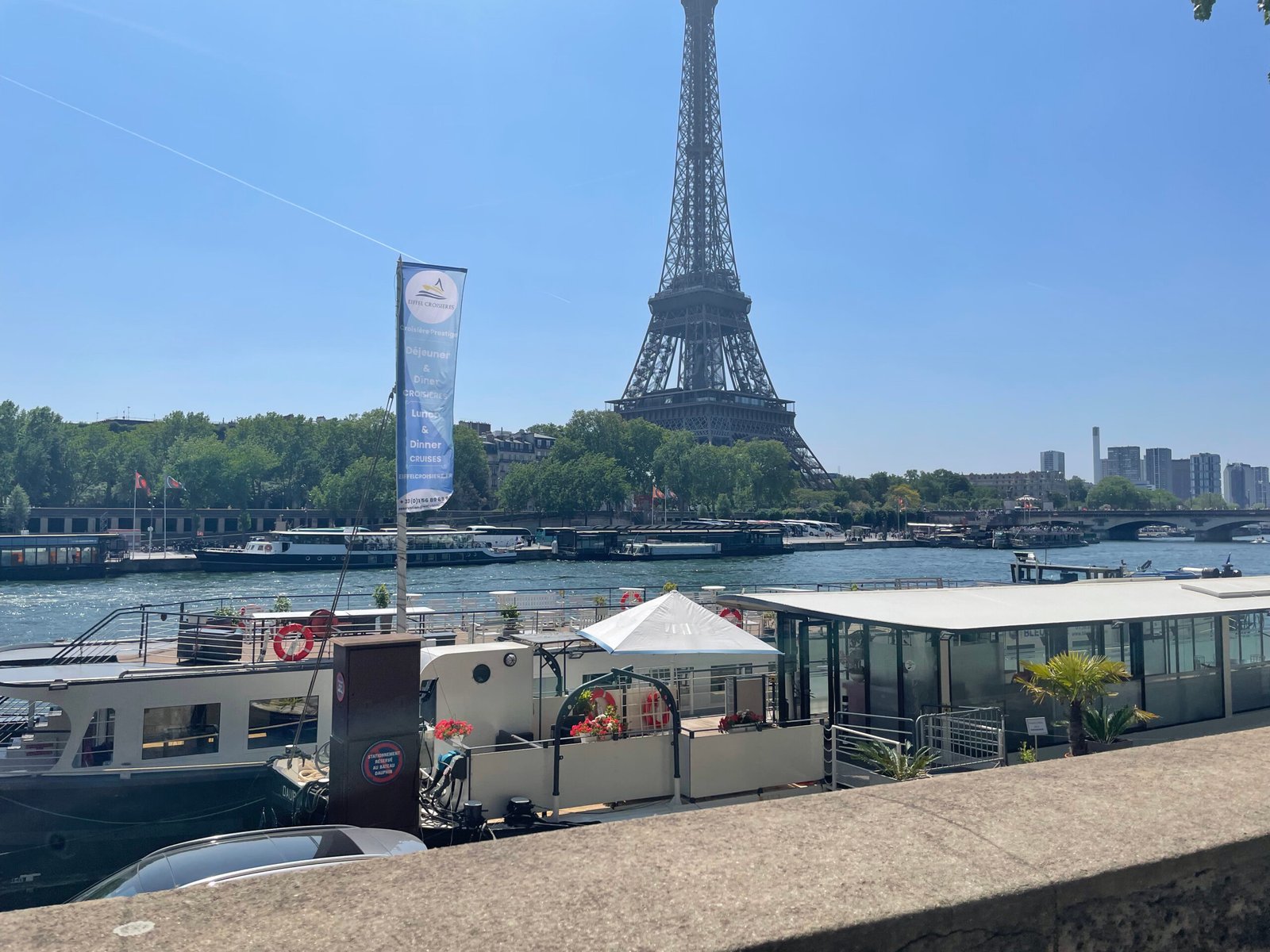 Paris eiffel tower